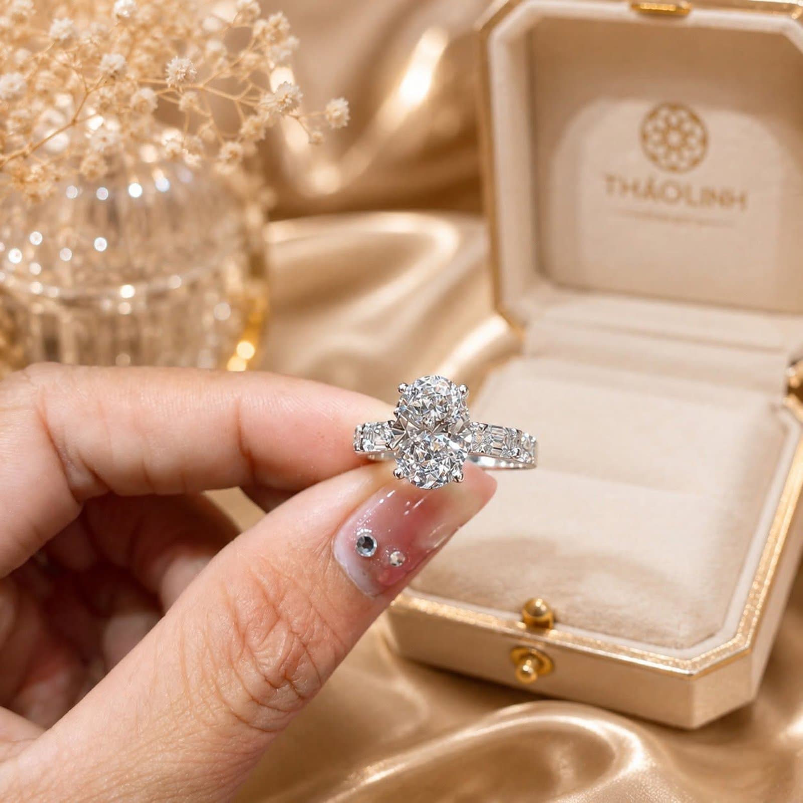 Nhẫn Kim Cương Nuôi Cấy Oval 2 Carat Vàng Trắng 14K